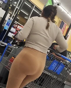 Sexy Latina mylf (light brown pants)