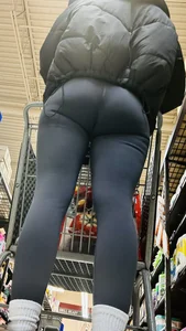 Petite tight booty‼️ (closeup + classic bendover)