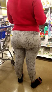 Ebony babe with a big booty in grey leggings
