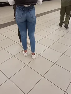 AMAZING bubble-butt