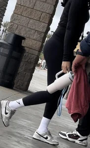 Hot gym receptionist sexy ass in leggings Pt.1