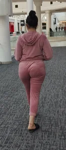 Jiggly mall Ass