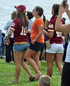 3 Washington friends in short shorts