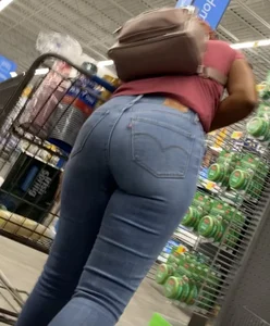Black babe thick in jeans