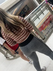 Thick nerd shopping for shoes I hope cause her sh*ts beat lmao