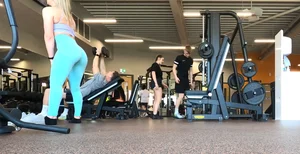Gym blonde in turquoise leggings notices me and doesn’t mind, even moves in front of me later for some close-ups