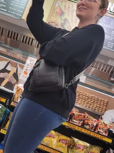 Cute milf at grocery store (face shots)