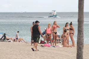 Florida beach and bikini girls