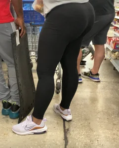 Two THICK ebony broads!