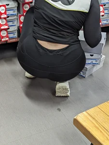 Huge juicy sexy nike legging ass worker part 1