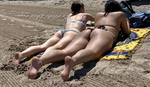 She hulk and smaller bikini sunbather, she hulk is nice