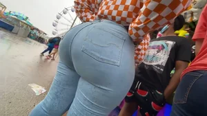 BIG AND VOLUMOUS ASS (NOT OC)