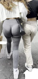 Amazing tight grey legging PAWG