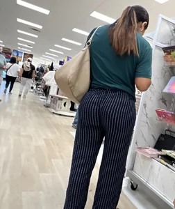 Bubble butt Mexican milf (oc)