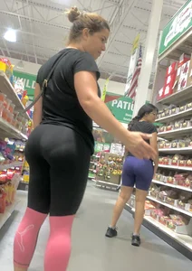 Fine round booty Latina’s in leggings with vpl