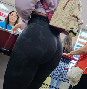 Slim Waist Nice Butt, Pixar Mom Figure Latina OC+Gif
