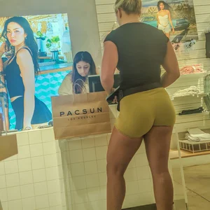 Pac-sun shopping fat ass in green shorts (oc)