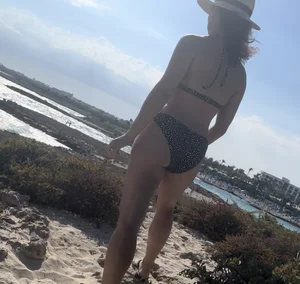 Brit mother of two on the beach