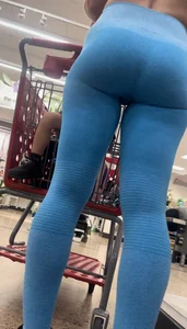 Post gym Milf in blue leggings