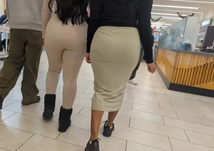 A few hot ladies at mall (OC)