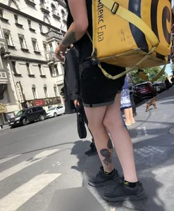 Amazing cute candid food delivery girl with lots of tattoos crossing the street