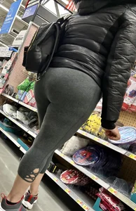 Big booty couldn’t resist the bendover‼️