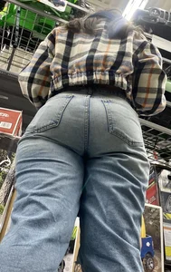 Thicc chic in baggy jeans‼️