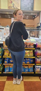 Cute milf at grocery store (face shots)