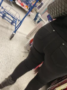 Latina shapely ass in Ross