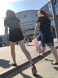 Candid teen in shorts with nice legs and booty street pics