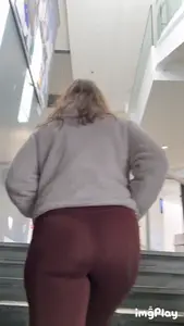 College girl with a FANTASTIC bubble (Coloured leggings)