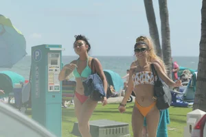Deerfield Beach girls in bikinis