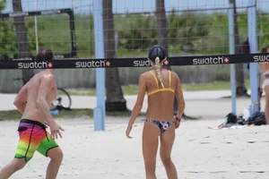 Candid Florida beach and bikini girls
