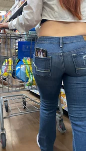 Nice lil cake in high rise jeans