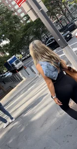 FIT SEXY ASS MILF