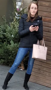 Bespectacled Girl in Skinny Jeans Street Candid Creepshots