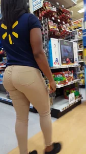 Big Booty in Tight Jeans Candid Gallery