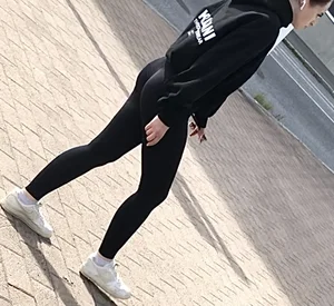 Sexy brunette in in tight leggings😋