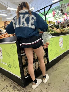 Fat booty in flares / bonus skirt pic