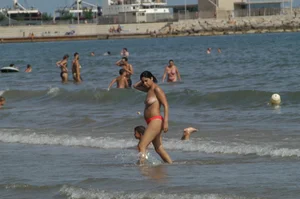 Sexy mature girls on Vilanova topless beach