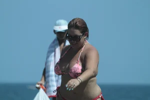 Various sexy Florida beach and bikini girls