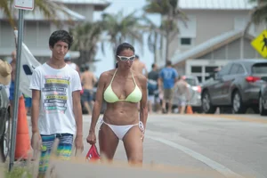 Sexy Florida beach bikini girls