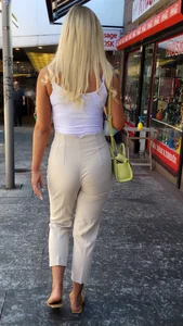 Street Candid Blonde With an Amazing Big Butt Creepshots
