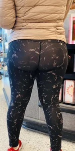 Nice latina cheeks in leggins‼️