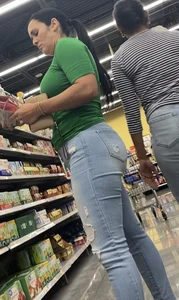 Hottest Latina Miami MILF  VPL in Tight Jeans (MEGAPOST)