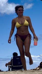 Sexy chick changing at the beach creepshots