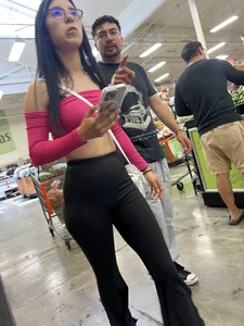 Petite Colombian bubble in flares .