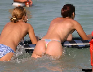 Sexy candid topless and nude beach girls