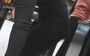 Incredible fitness girl in black bodysuit, not so pretty but a very hard good ass [OC]