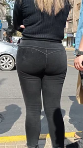 Rubia Culona Perfect Bubble Butt in Black Leggings, or jeans? what do you think?